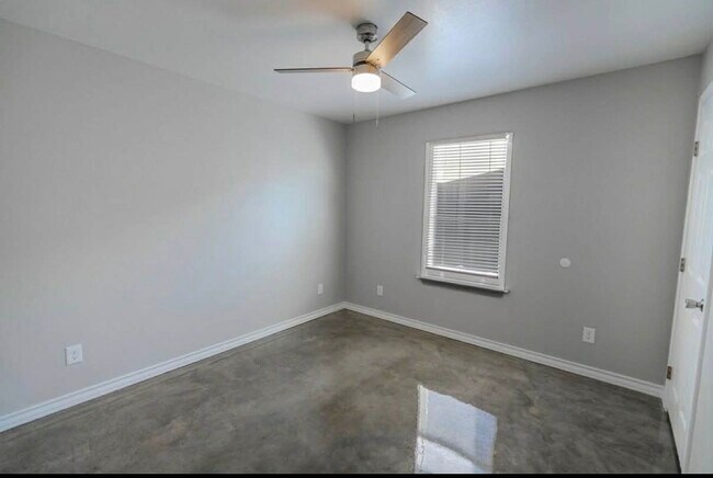 Foto del edificio - 1301 Dolph St