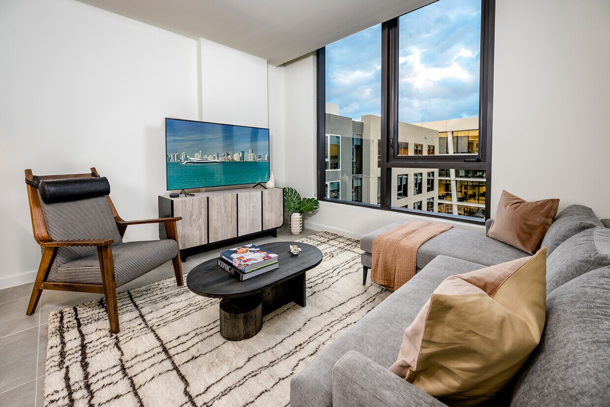 Foto principal - 138 NW 30th St