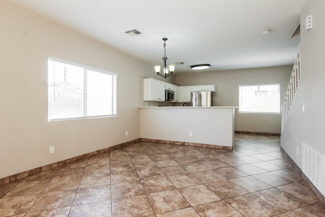 Building Photo - 7210 S 8th Pl