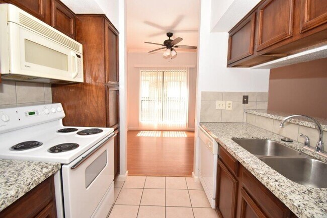 Building Photo - 6602 Harbor Town Dr