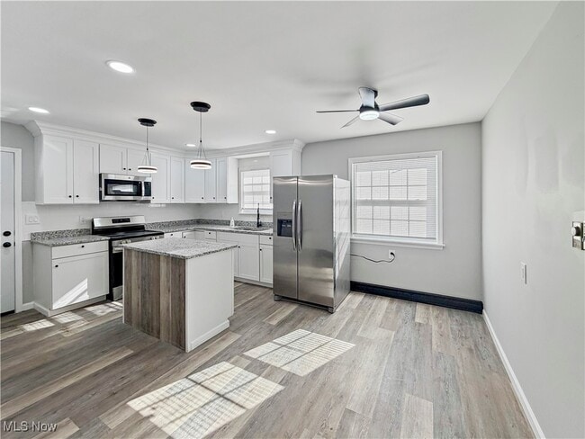 Building Photo - 54 Juanita St