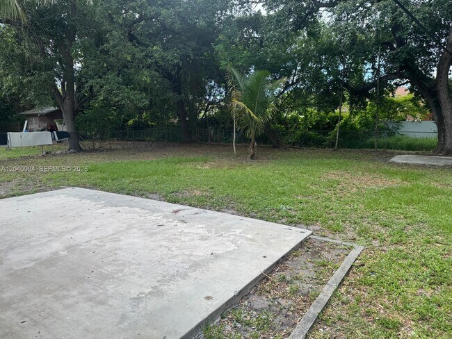 Foto del edificio - 820 NE 141st St