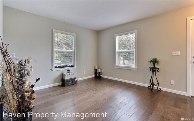 Building Photo - 2 br, 2 bath House - 833 E 51st St