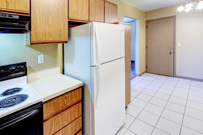 Foto del edificio - 2 BED 1 BATH UPPER LEVEL APARTMENT