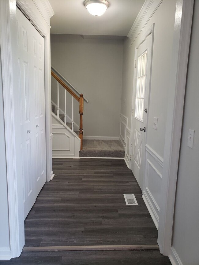 Foto del edificio - Very nice 3 Level in Fredericksburg!