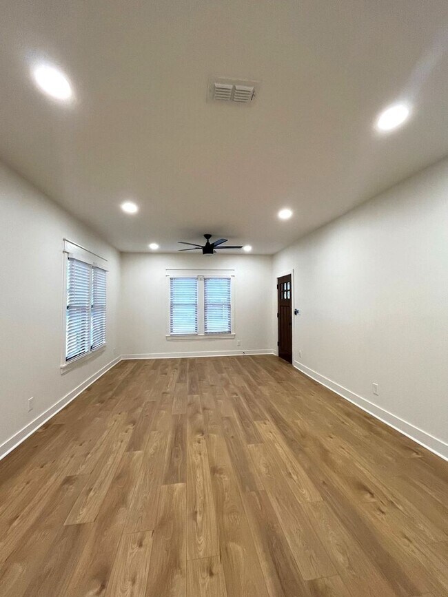 Foto del edificio - 706 E Evergreen Ct