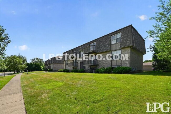 Foto del edificio - 811 Hilltop Ln