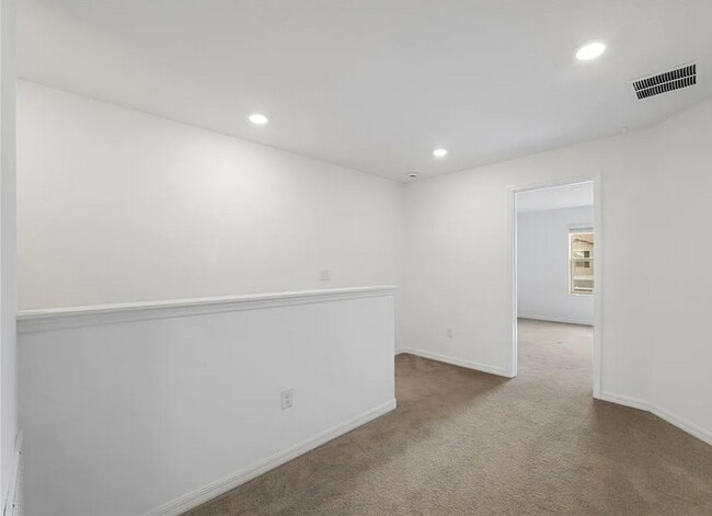 Foto del edificio - 5199 Forum Blvd