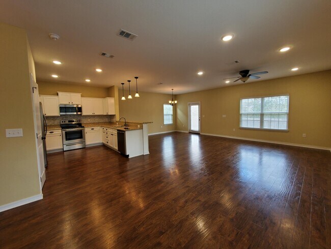 Building Photo - 222 Wainwright Dr