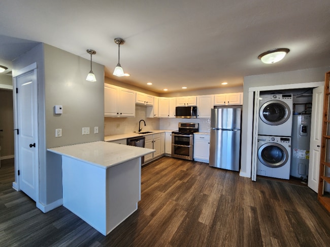 Building Photo - 2240 Baxter Ln