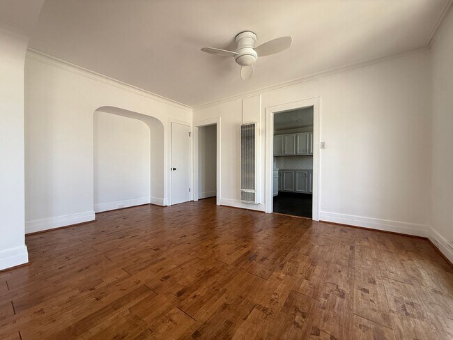 Building Photo - 206 4th Ave
