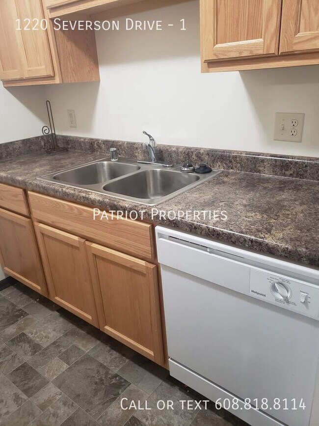 Foto del edificio - 1 bedroom/ 1 bath apartment in Sun Prairie...