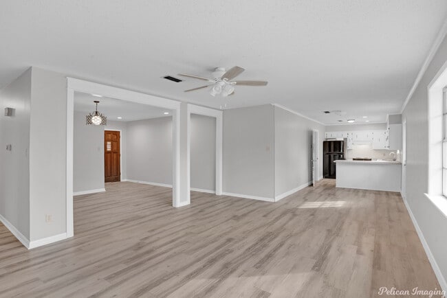 Building Photo - 11122 Parkside Dr