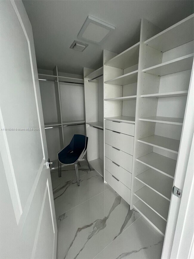Foto del edificio - 7350 SW 89th St