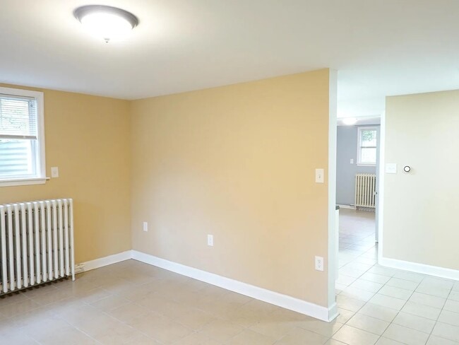 Building Photo - 910 Kennebec Ave