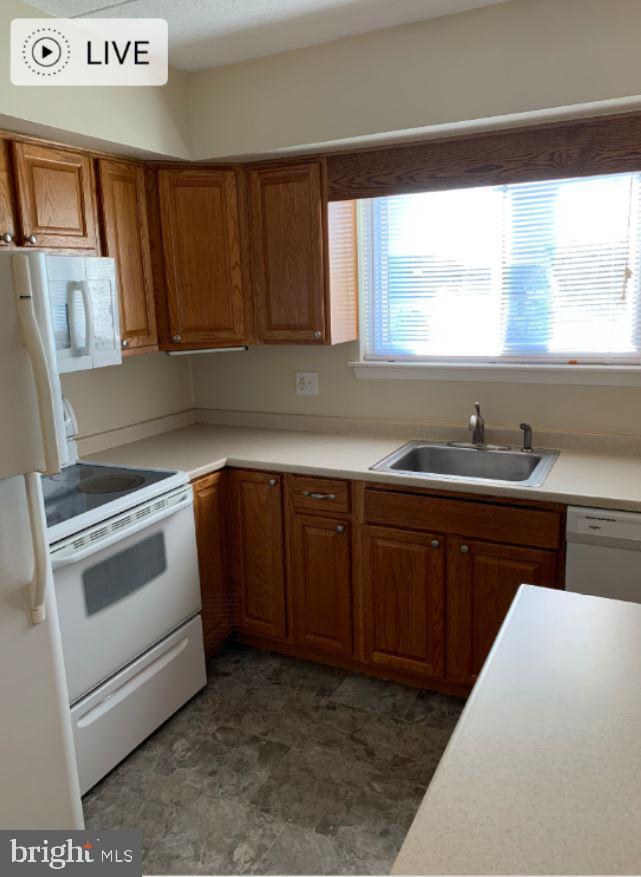 Building Photo - 5200 Hilltop Dr
