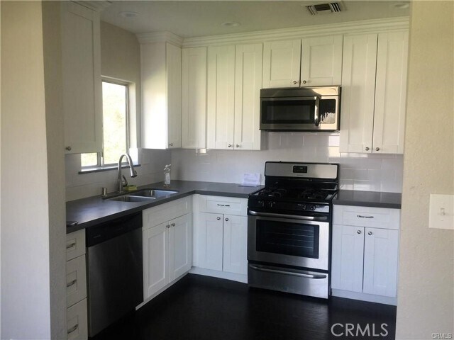 Building Photo - 484 N 3rd St