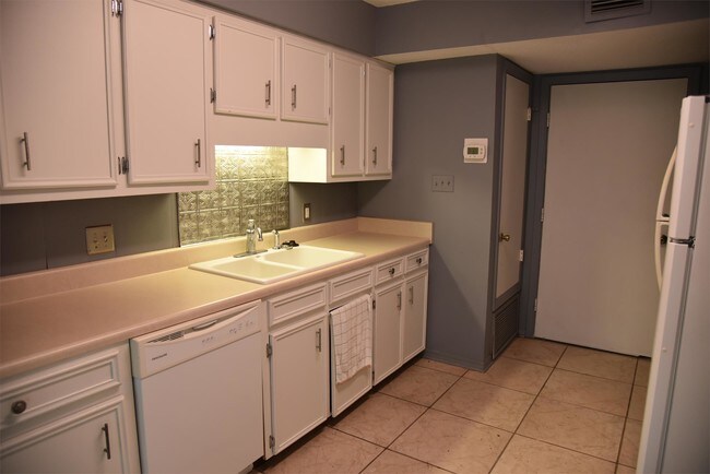 Building Photo - 6521 Cedar Bend Ct
