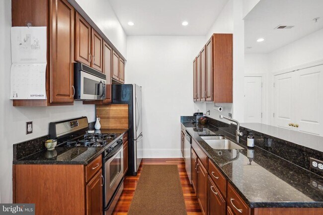 Foto del edificio - 1324 Euclid St NW