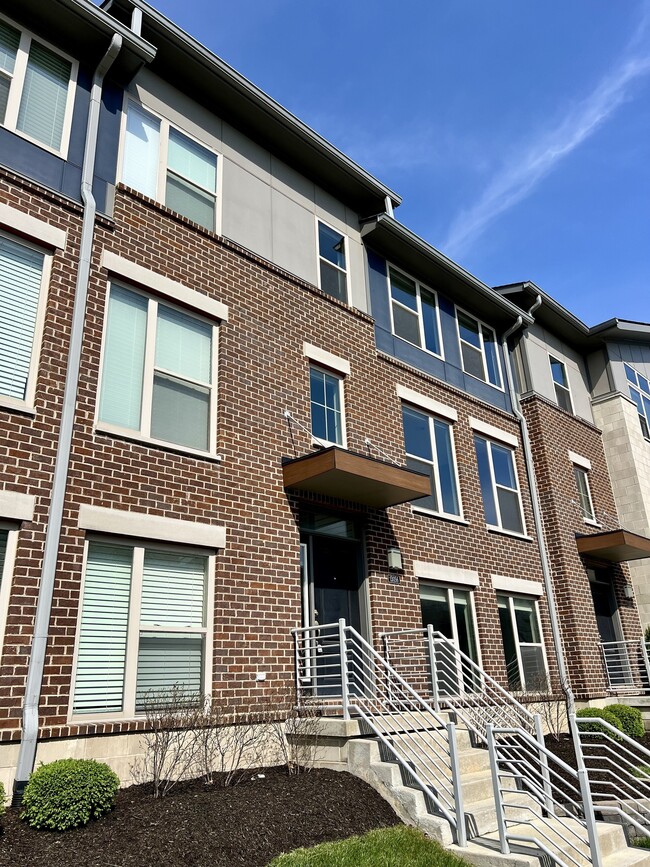 Building Photo - 13056 Grand Vue Dr