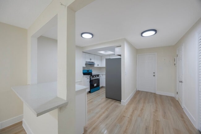 Photo - 2753 53rd Ave N (Saint Petersburg, FL) Apartment