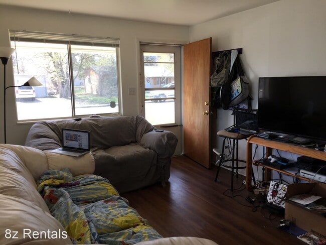 Building Photo - 3 br, 1.5 bath House - 3065 Denton Avenue