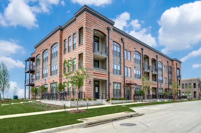 Building Photo - August Hills