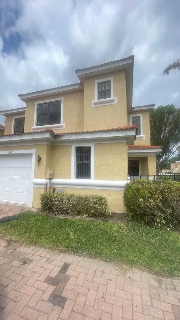 Foto del edificio - 1110 Chervil Dr