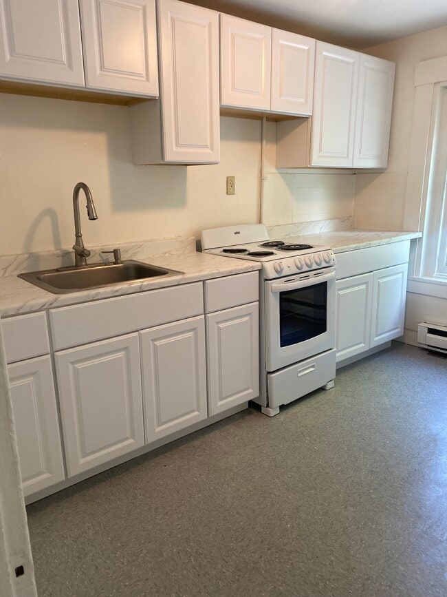 Building Photo - 7 Court St