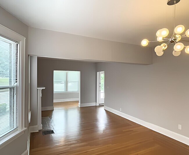 Foto del edificio - 2642 Madison Rd