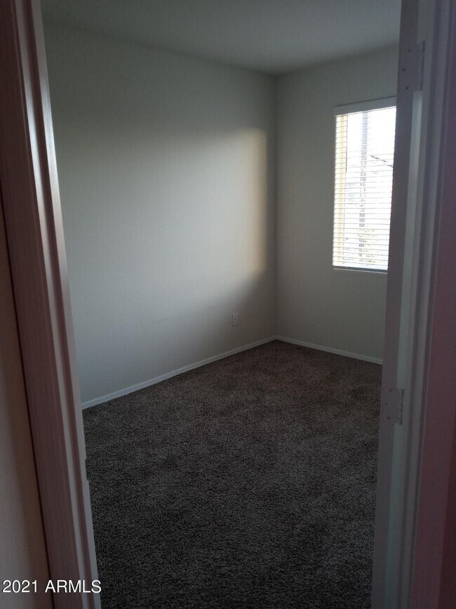 Foto del edificio - 31070 W Whitton Ave