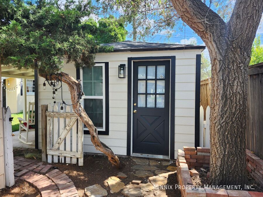Foto principal - 2411 25th St