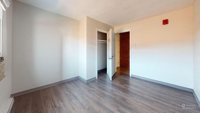 Building Photo - 300 Meridian St