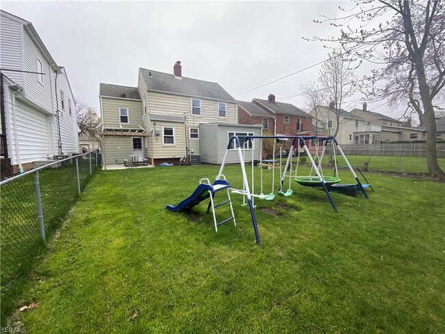 Building Photo - 2444 Laurelhurst Rd