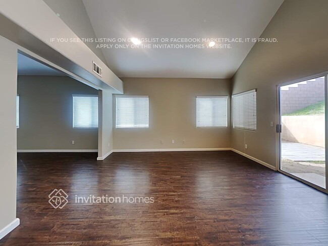 Foto del edificio - 24868 Skyland Dr