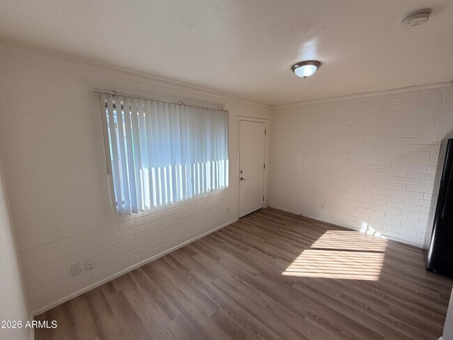 Building Photo - 6802 W Glendale Ave