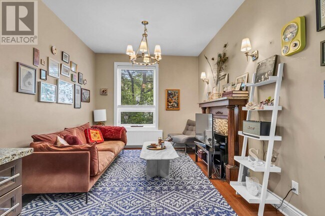 Photo du bâtiment - 871-871 Somerset St W