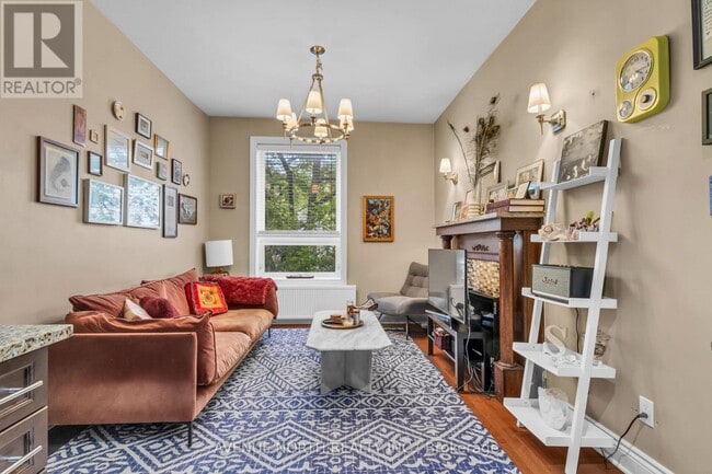 Building Photo - 871 Somerset St W