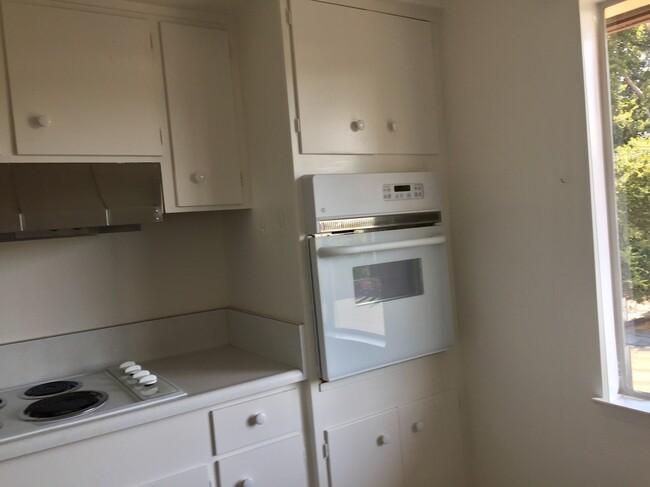 New appliances - 544 Guinda St