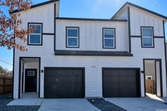 Building Photo - 6202 Oakridge Dr