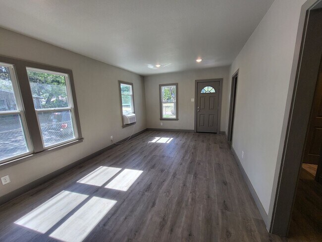 Foto del edificio - Completely Remodeled and Ready for Move-In