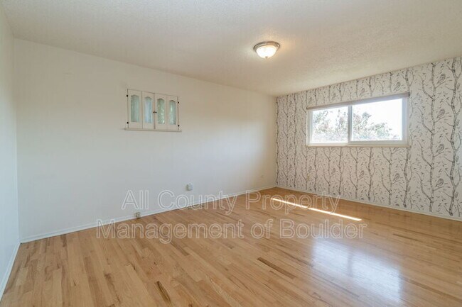 Building Photo - 1530 Ithaca Dr