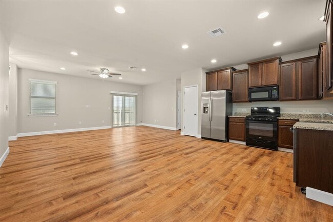 Building Photo - 374 Triumph Rd