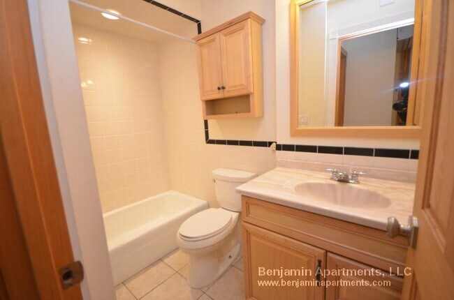 Building Photo - 5 Phillips St