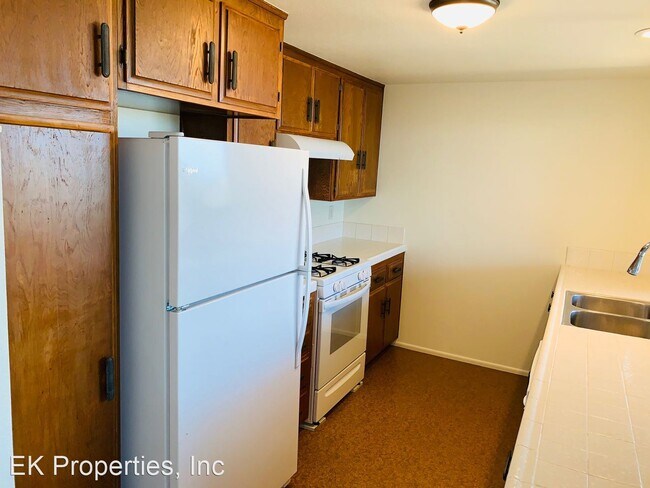 Foto del edificio - 2 br, 2 bath Apartment - 2240 Cambridge Ave.