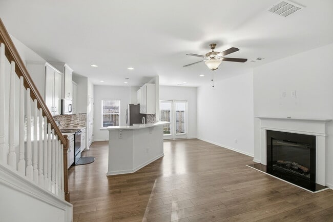 Building Photo - 4117 Spring Valley Cir