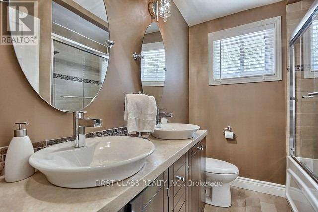 Building Photo - 28 Collins Crescent