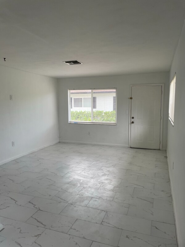 Foto del edificio - 627 92nd Ave N