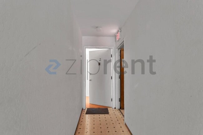Building Photo - Unit 2
