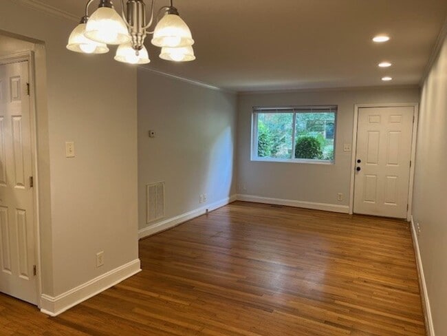 Building Photo - Spacious 3-Bedroom, 2-Bath located in the heart of Carrboro